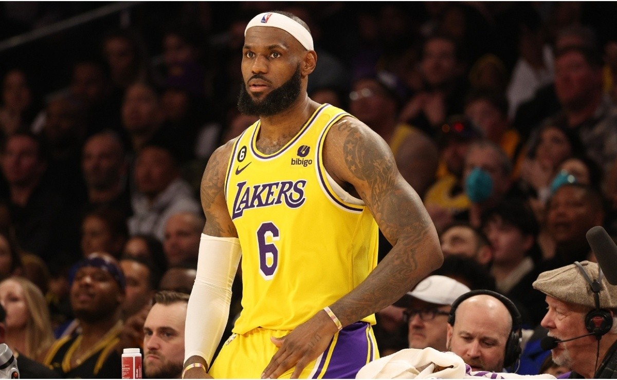 Watch Los Angeles Lakers vs Portland Trail Blazers online free in the