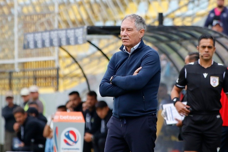 Ariel Holan Universidad Católica