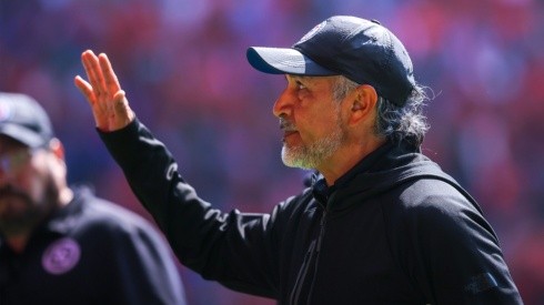 Todo apunta que Raúl Gutiérrez será cesado como DT de Cruz Azul.