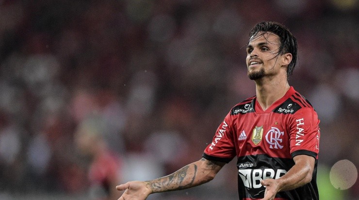 Michael, ex-Flamengo, entra na mira do Palmeiras