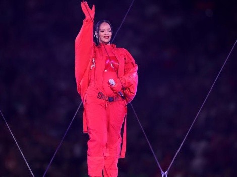 Rihanna não recebeu cachê por apresentação no Super Bowl, afirma jornal britânico