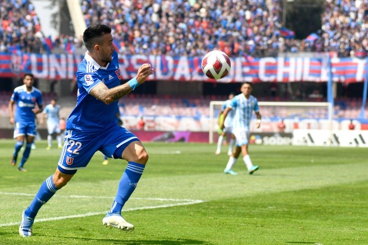 Zaldivia se consolida en la zaga de la U | Foto: Imago Images 