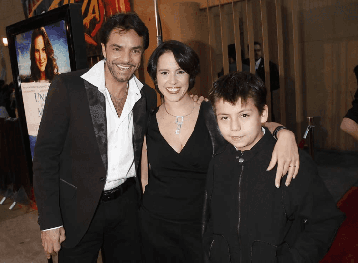 Eugenio Derbez junto a Patricia Riggen y Adrián Alonso / IMDB