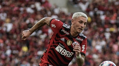 Varela deve ser titular do Flamengo - Foto: Thiago Ribeiro/AGIF