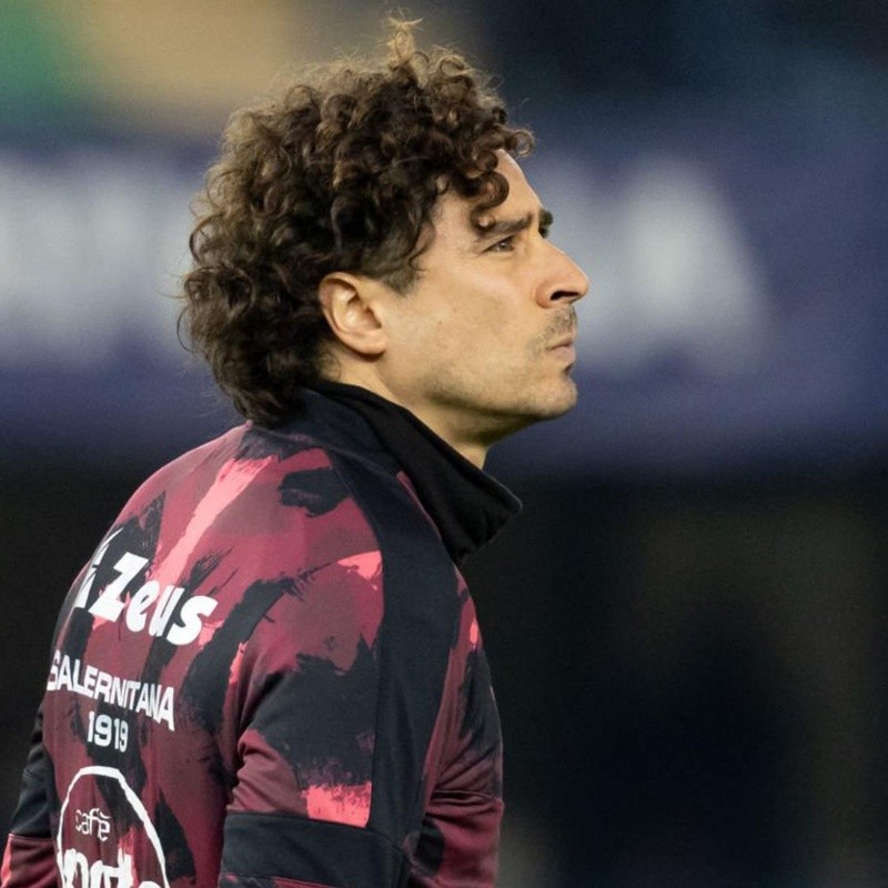 Un alto mando de Salernitana planteó un panorama poco alentador para Memo Ochoa