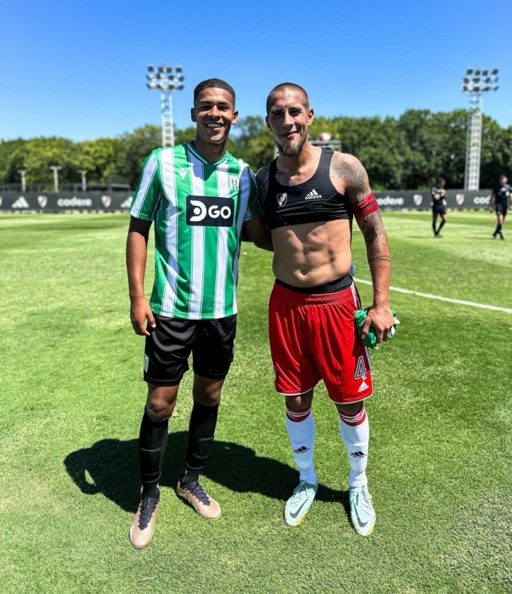 Santiago Mouriño junto a Jonatan Maidana