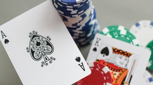 O AK do mesmo naipe é uma ótima mão no poker (Foto: Reprodução/Pixabay)