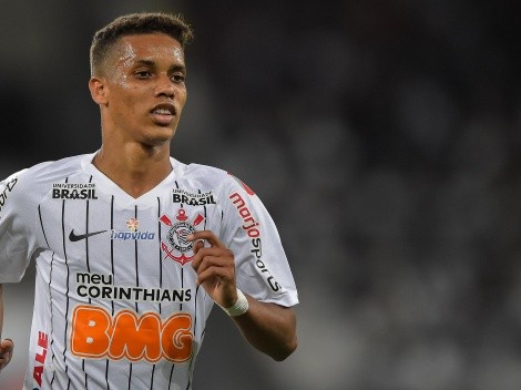 "R$ 5,5 milhões"; 'Parça' de Pedrinho no Corinthians estreia no futebol japonês com gol e assistência