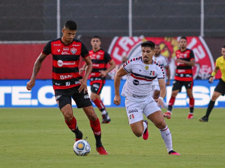 Renan Oliveira/AGIF - Camutanga atuando pelo Vitória