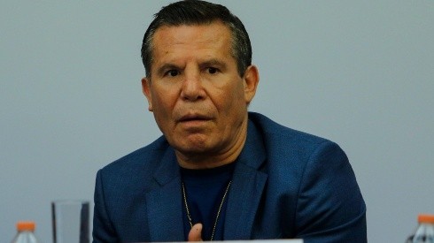 Julio César Chávez dio importantes noticias sobre el futuro de su hijo.