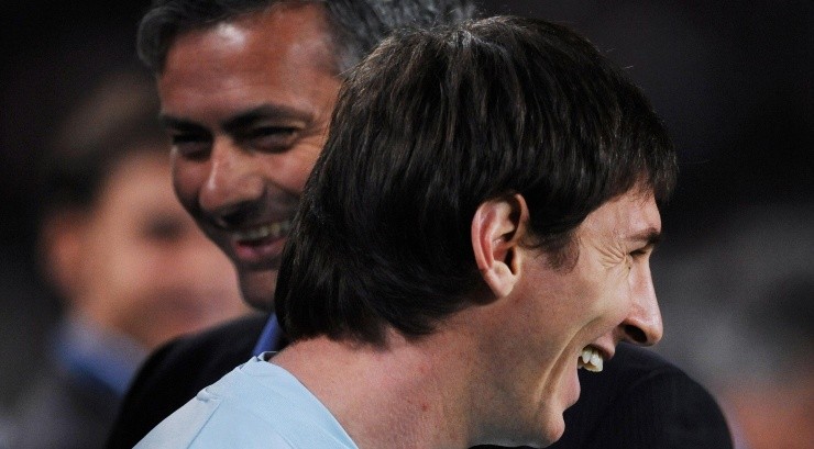 José Mourinho y Lionel Messi en la previa de un Inter vs. Barcelona. Getty Images.