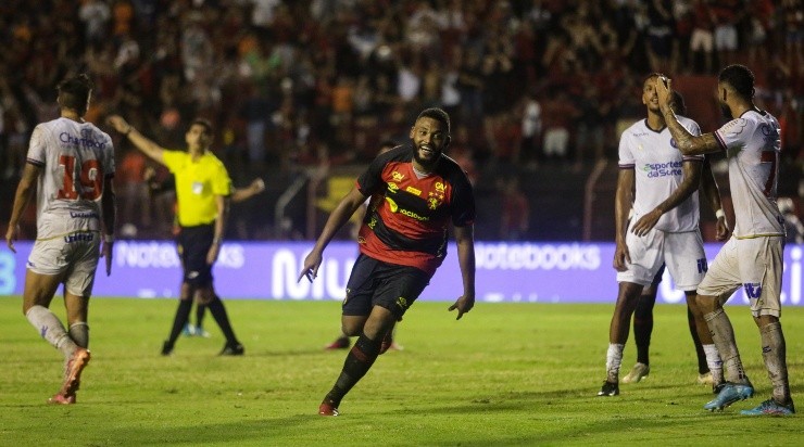 Foto: Rafael Vieira/AGIF - Sabino marcou o sexto gol já nos acréscimos.