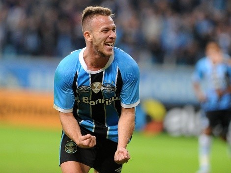 Arthur se vê livre no mercado e Grêmio é comunicado sobre volta ao Brasil