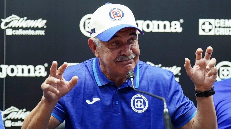 Ricardo Ferretti en su presentación como director técnico de Cruz Azul.