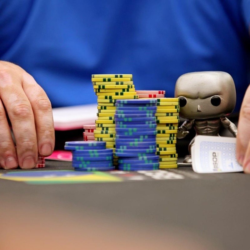 Saiba qual conjunto de fichas comprar para montar um jogo de poker em casa