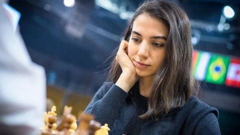 Sara Khadem, la reina del ajedrez exiliada, a cara descubierta contra el régimen iraní