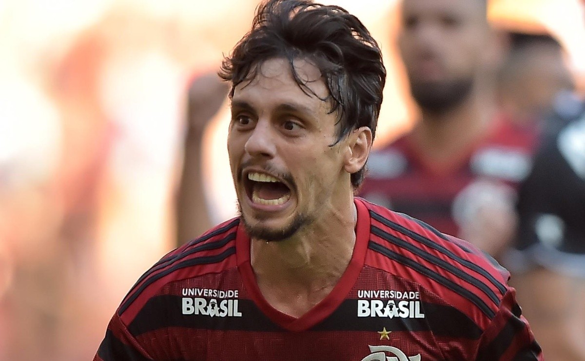 Rodrigo Cayo ve una situación extraña «pintándose» en el Flamengo y la afición se enfurece: «Habrá que ver si…»