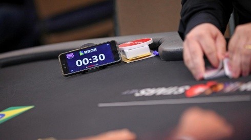 O "action clock" já agilizou os torneios de poker (Foto: Luis Bertazini/BSOP)