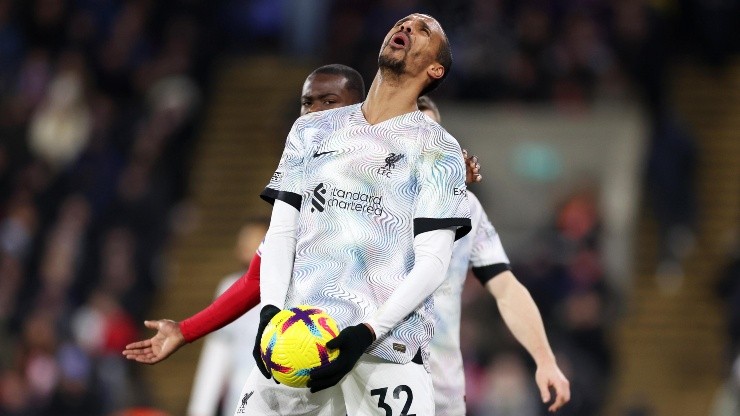 Matip lamenta acción con Liverpool.