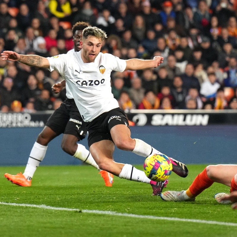 Valencia salió de la zona de descenso y Real Sociedad no le tomó ventaja a Atlético