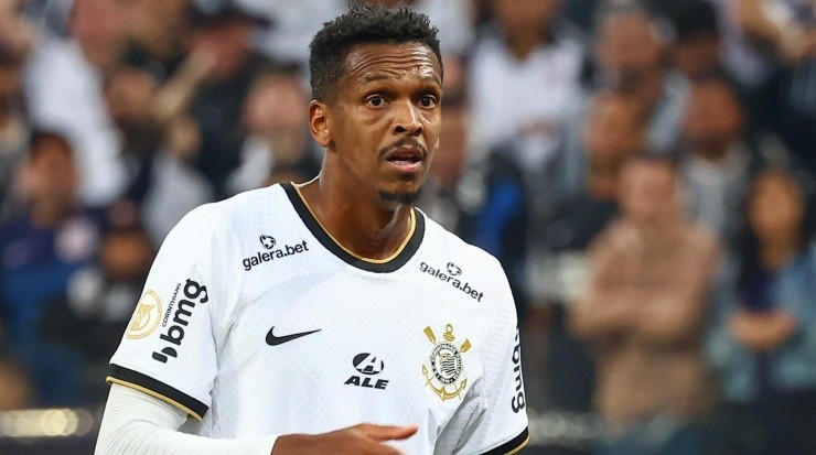 Ídolo do Corinthians, Jô anuncia aposentadoria do futebol 