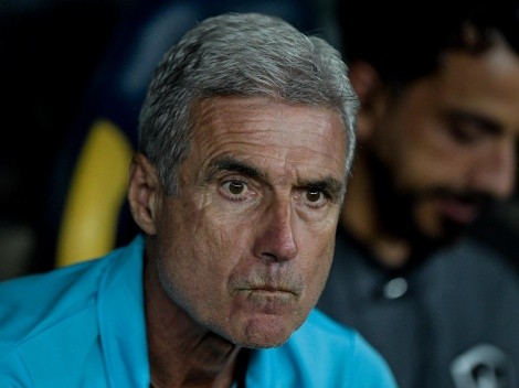 Luís Castro 'expõe' bastidores sobre a situação de volante do Botafogo