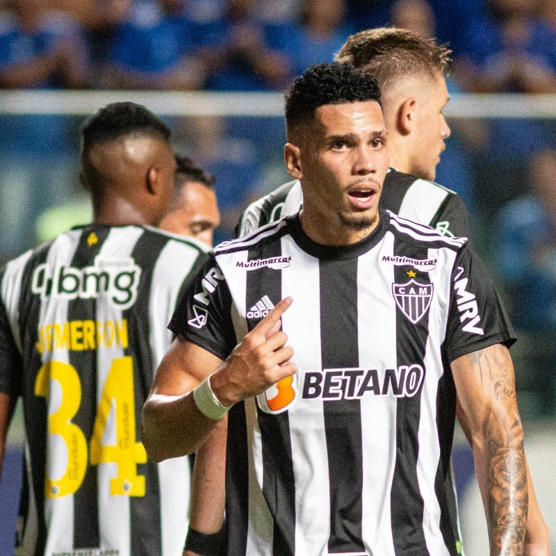 Coudet revela planos de contratar 'sombra' para Paulinho no Atlético-MG