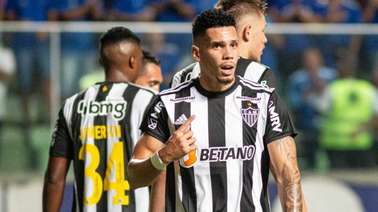 Foto: Fernando Moreno/AGIF - Paulinho pode ganhar concorrente no Atlético-MG