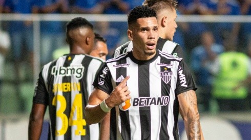 Foto: Fernando Moreno/AGIF - Paulinho pode ganhar concorrente no Atlético-MG