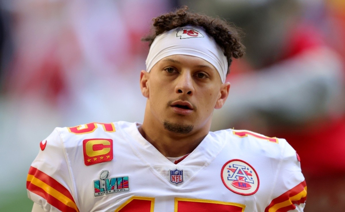 Mahomes, Hurts buoy Super Bowl teams amid QB injury spate - The San Diego  Union-Tribune