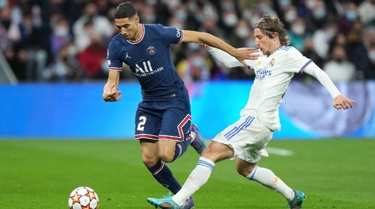 Achraf Hakimi of Paris Saint-Germain is challenged by Luka Modric of Real Madrid (Photo by Angel Martinez/Getty Images)