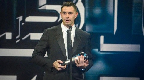Emiliano Martínez se quedó con el The Best FIFA Awards al Mejor Arquero.
