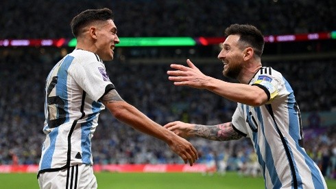 Molina Lucero festejando su gol con Messi.