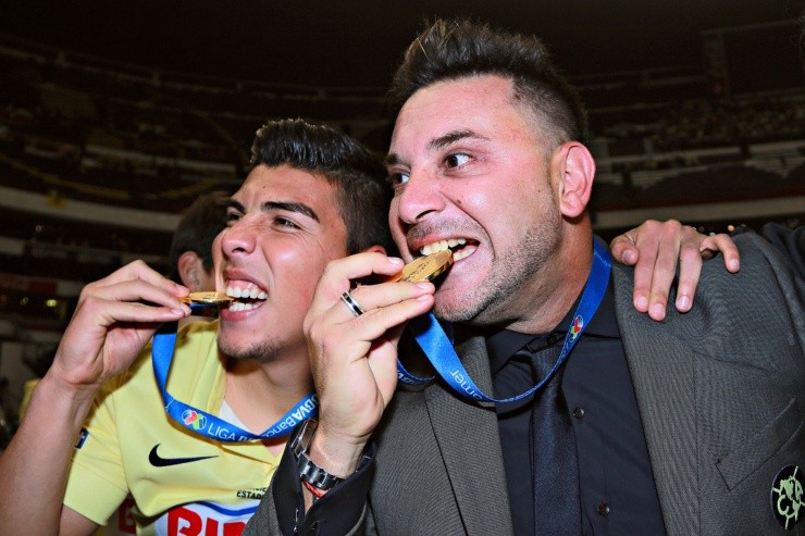 Quick Mendoza y Antonio Mohamed, campeones con América en el Apertura 2014 (foto: Imago7)