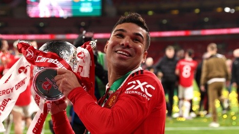 Casemiro levantó su primer trofeo con Manchester United.