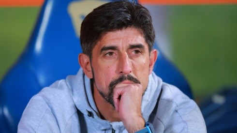 Veljko Paunovic is the head coach of Chivas