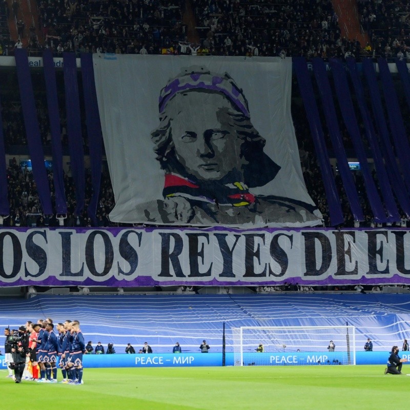 ¿Por qué hay una lona en la tribuna detrás de uno de los arcos del estadio del Real Madrid?