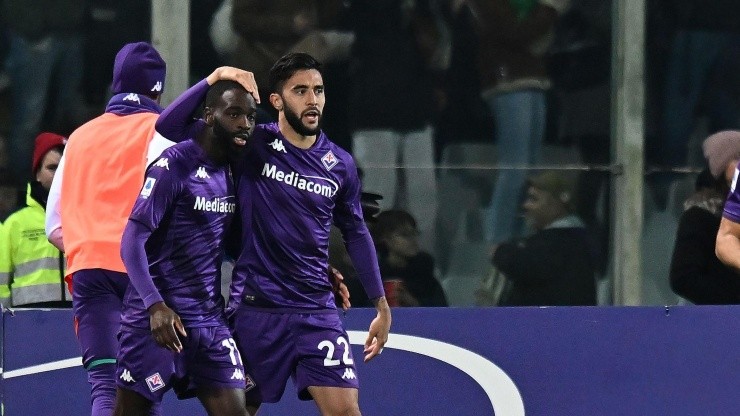 Festejo de gol de Fiorentina con González.