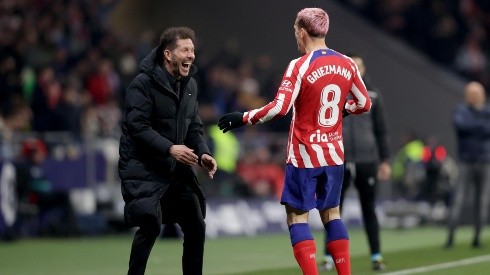 Simeone festeja con Griezmann.