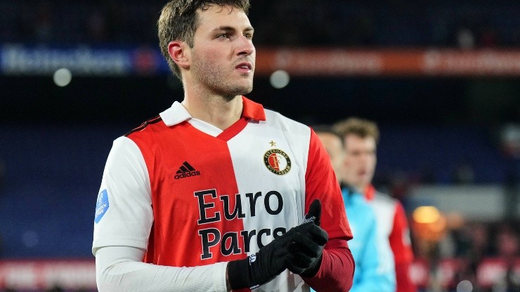 Santiago Giménez sigue siendo titular en el Feyenoord