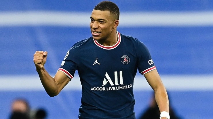 Kylian Mbappé intercambió su camiseta con un atacante del Nantes.