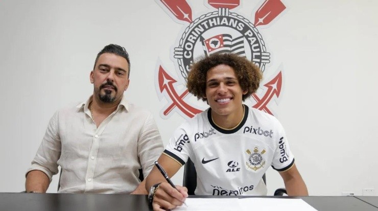 Foto: Reprodução/Corinthians - Guilherme Biro assinou com o Timão até 2027