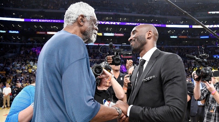 Russell junto con Kobe Bryant, dos leyendas de la NBA (Getty)