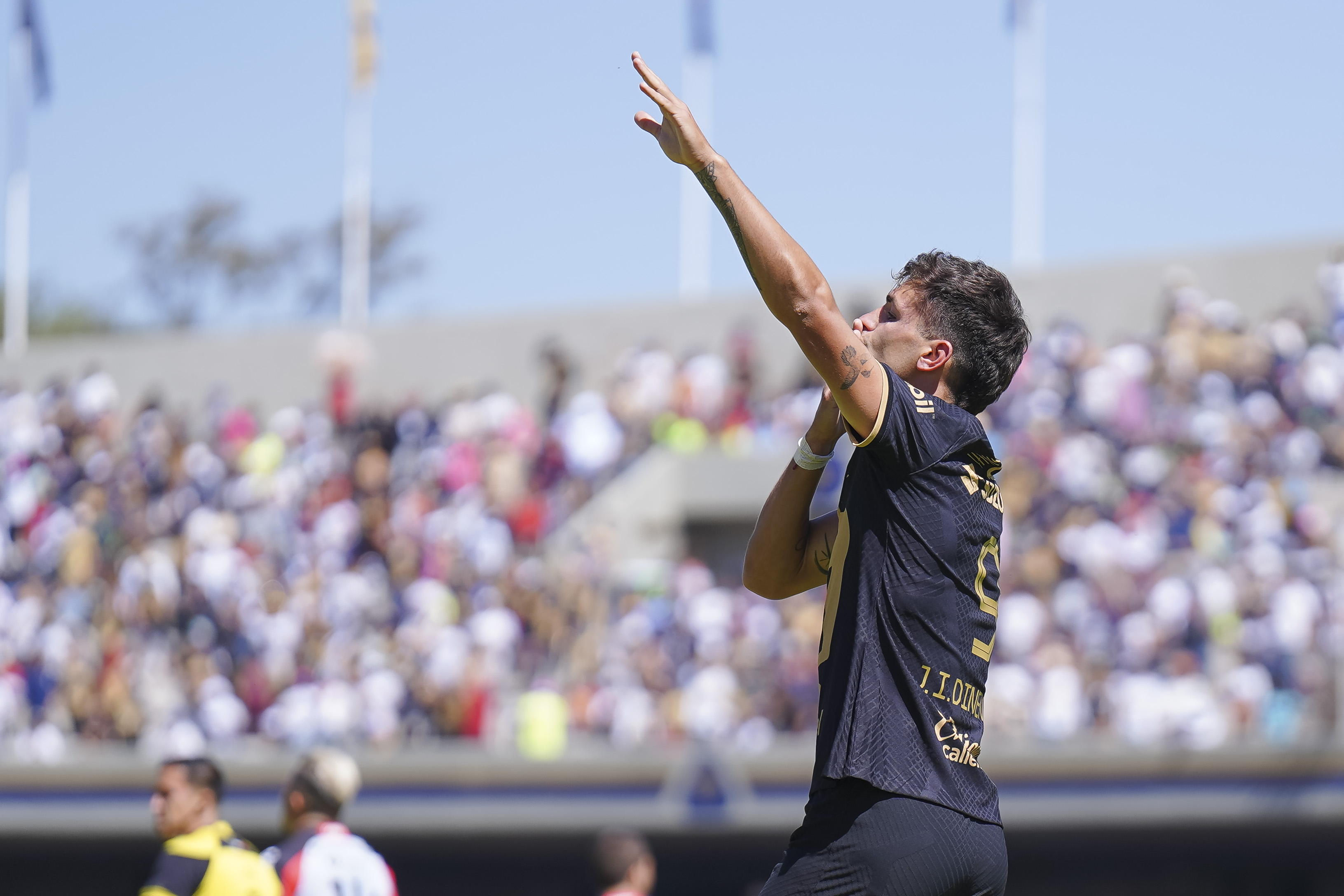 ¡Le Duele A Pumas! Reportan Pláticas De Cruz Azul Para FICHAR A Juan ...