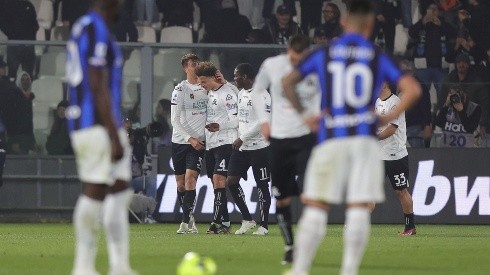 Spezia en festejo de gol.