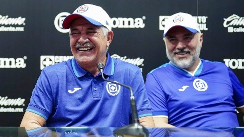 Ricardo Ferretti y Guillermo Vázquez en su presentación con Cruz Azul.