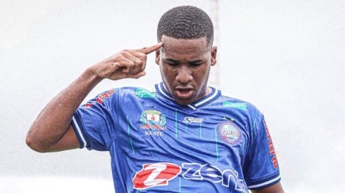 Reprodução/Twitter. Léo Reis marca gol improvável sob o Ceará