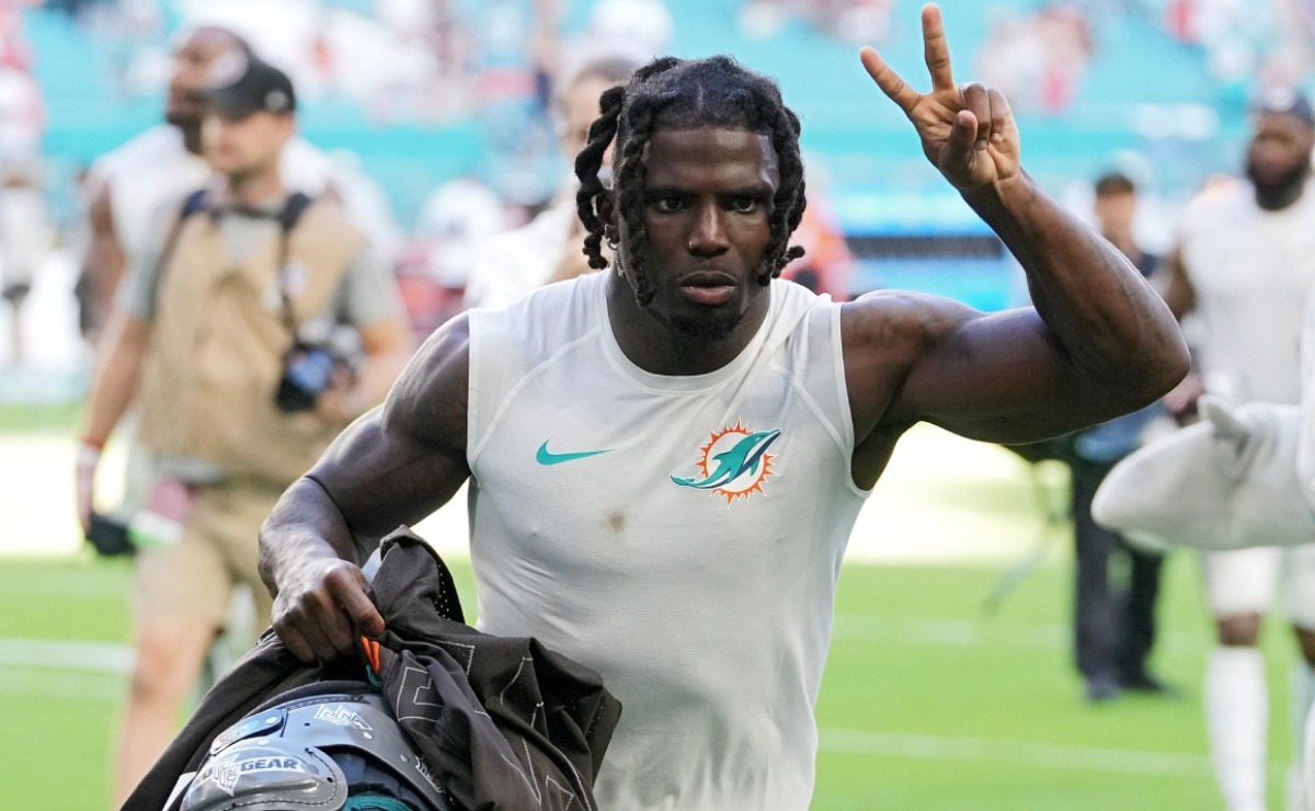 Tyreek Hill Reacts To Dolphins Acquiring Jalen Ramsey In Blockbuster Trade  