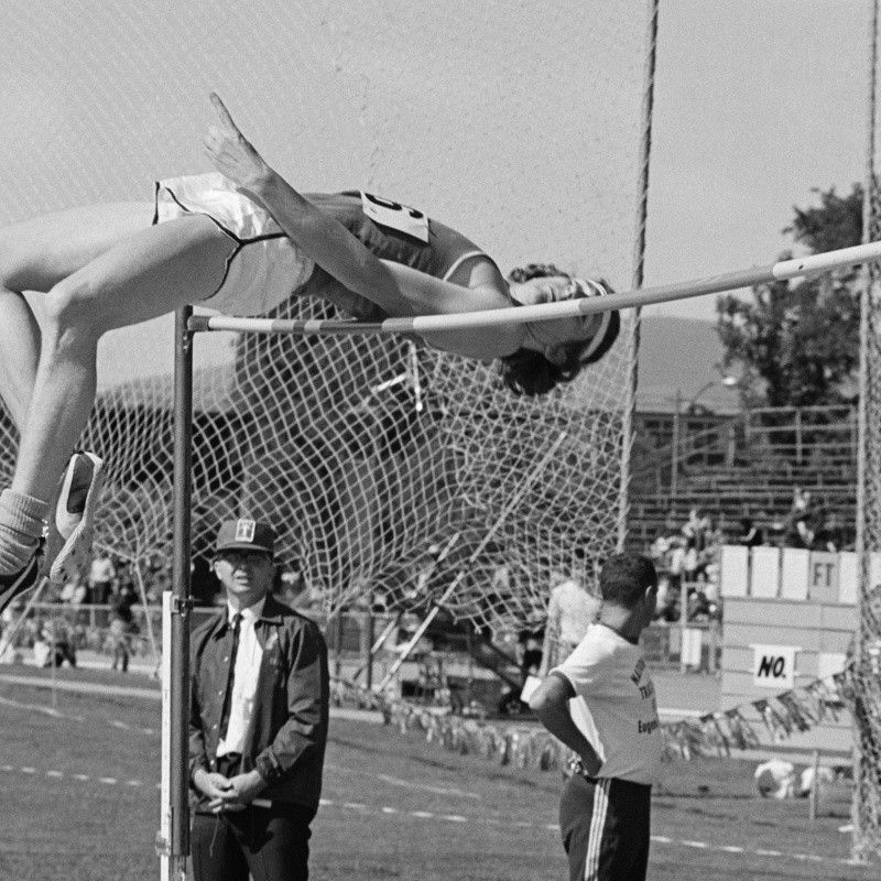 Murió Dick Fosbury, el hombre que cambió el salto en alto