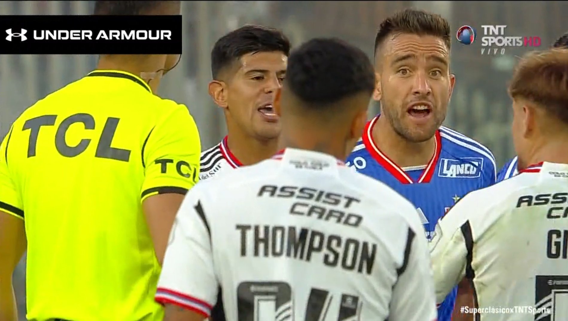 Zaldivia y Thompson casi se van a las manos | Foto: Captura 